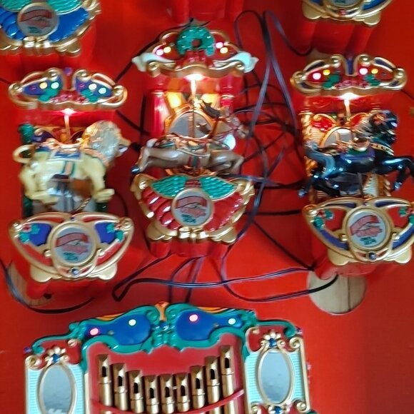 Vintage Mr. Christmas Holiday Carousel In Box WORKS COMPLETE - Picture 6 of 8